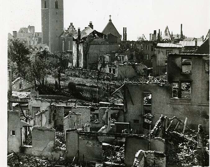 Das zerstörte Friedrichshafen nach dem 2. Weltkrieg. Nachweis: Stadtarchiv Friedrichshafen, Sammlung Jakob Hättig.